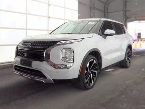 White Diamond 2023 Mitsubishi Outlander SP