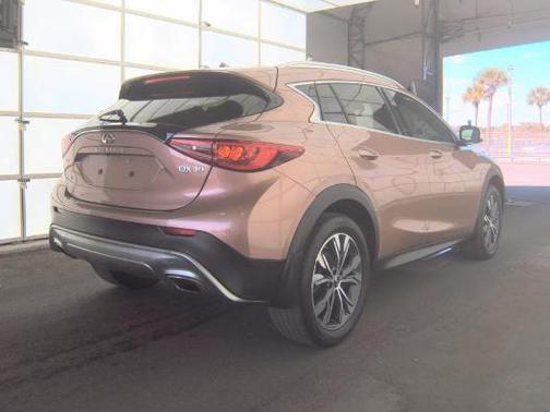 2018 INFINITI QX30 Premium
