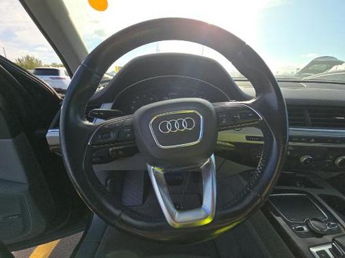 Graphite Gray Metallic 2018 Audi Q7 2.0T Premium Plus