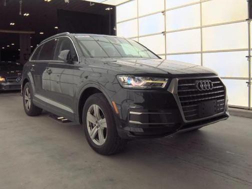 Graphite Gray Metallic 2018 Audi Q7 2.0T Premium Plus