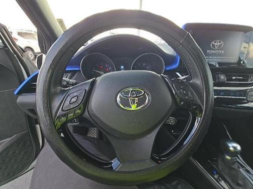 Blizzard Pearl 2021 Toyota C-HR XLE