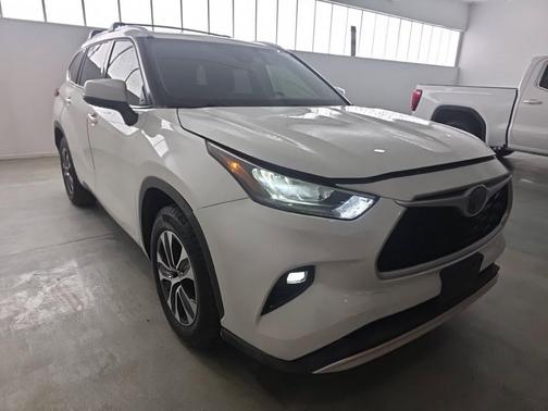 Blizzard Pearl 2020 Toyota Highlander XLE