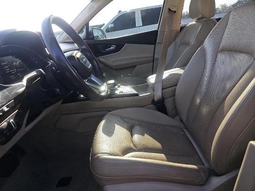 Glacier White 2017 Audi Q7 3.0T Premium