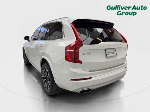 2020 Volvo XC90 T5 Momentum