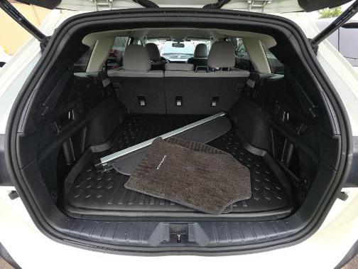 Crystal White Pearl 2024 Subaru Outback Premium
