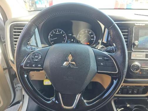 Pearl White 2019 Mitsubishi Outlander SEL