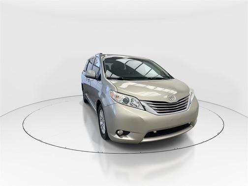 2017 Toyota Sienna XLE