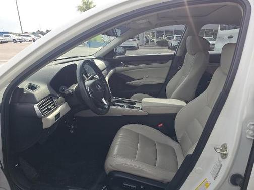 Platinum White Pearl 2019 Honda Accord EX-L