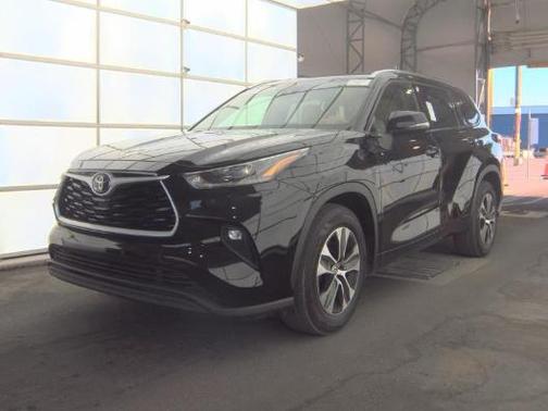 Midnight Black Metallic 2021 Toyota Highlander XLE