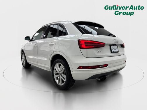 Cortina White 2017 Audi Q3 2.0T Premium