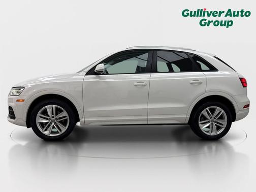 Cortina White 2017 Audi Q3 2.0T Premium