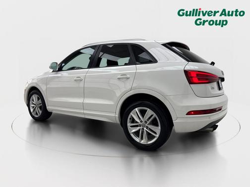 Cortina White 2017 Audi Q3 2.0T Premium