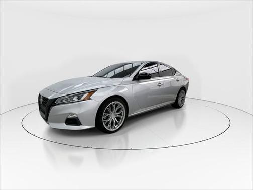 2020 Nissan Altima SR FWD
