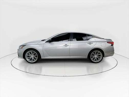 2020 Nissan Altima SR FWD