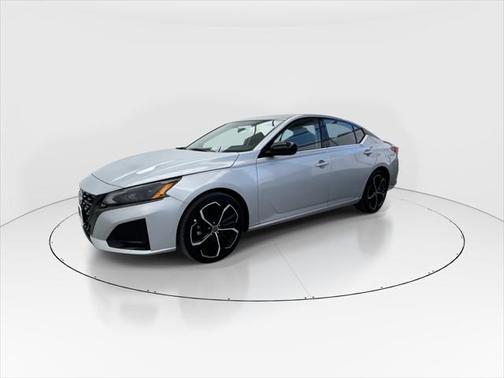 2023 Nissan Altima SR FWD
