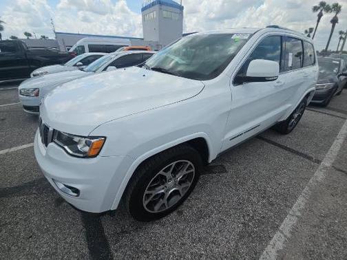Bright White Clearcoat 2018 Jeep Grand Cherokee Sterling Edition