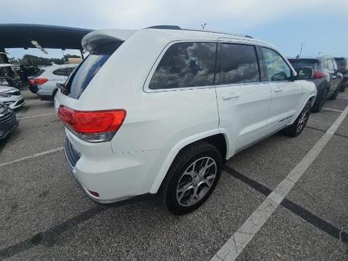 Bright White Clearcoat 2018 Jeep Grand Cherokee Sterling Edition