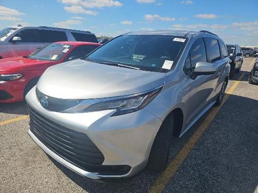 2021 Toyota Sienna LE