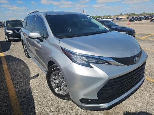 2021 Toyota Sienna LE