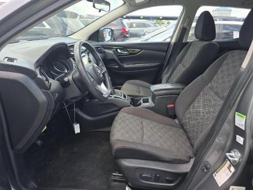 Gun Metallic 2017 Nissan Rogue Sport SV