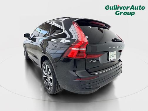 2022 Volvo XC60 B5 Momentum