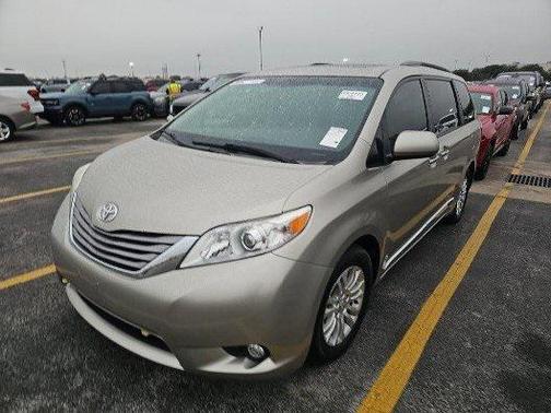 2017 Toyota Sienna XLE