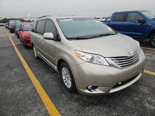 2017 Toyota Sienna XLE