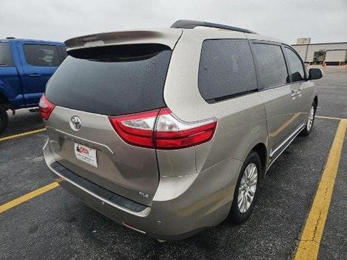 2017 Toyota Sienna XLE