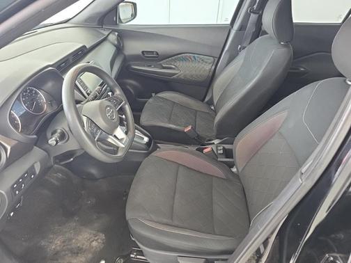 Super Black 2020 Nissan Kicks S