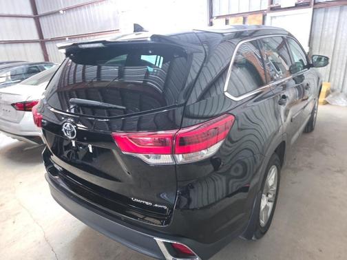 Midnight Black Metallic 2018 Toyota Highlander Limited