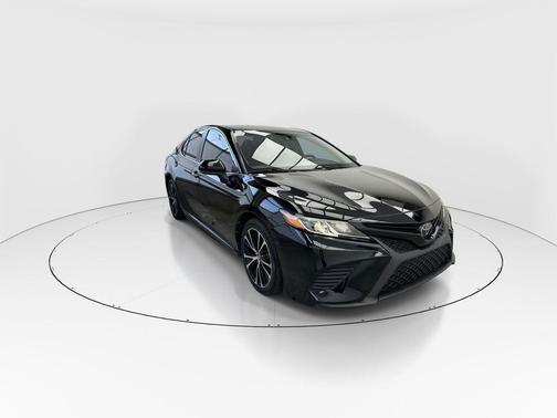Midnight Black Metallic 2019 Toyota Camry SE