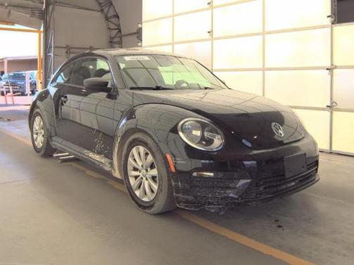 Deep Black Pearl Metallic 2018 Volkswagen Beetle 2.0T S