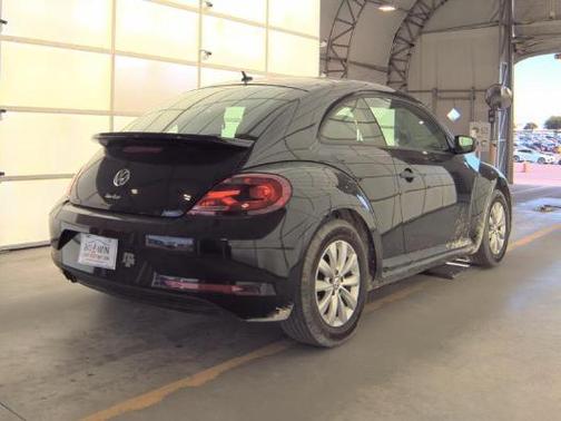 Deep Black Pearl Metallic 2018 Volkswagen Beetle 2.0T S