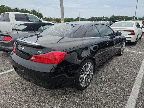 2014 INFINITI Q60 Base