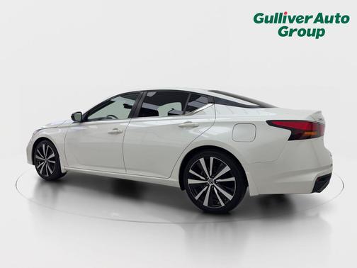 Pearl White Tricoat 2022 Nissan Altima SR FWD