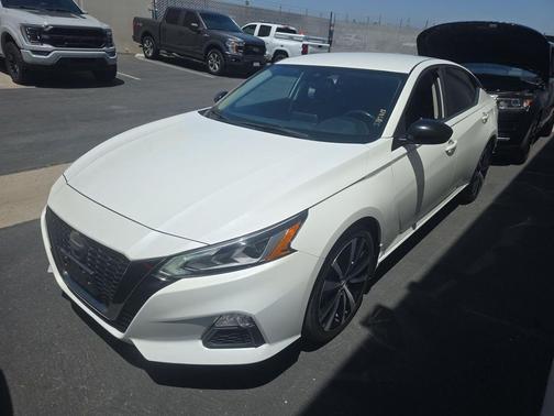 Pearl White Tricoat 2022 Nissan Altima SR FWD