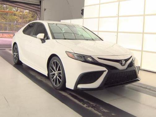 Ice Cap 2023 Toyota Camry SE