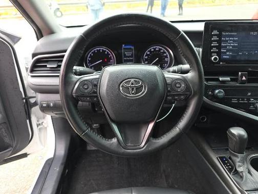 Ice Cap 2023 Toyota Camry SE