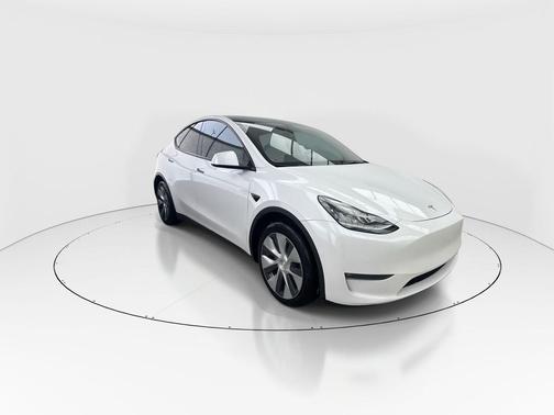 2022 Tesla Model Y Long Range Dual Motor All-Wheel Drive
