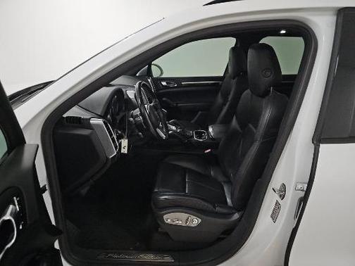 Carrara White Metallic 2018 Porsche Cayenne Platinum Edition