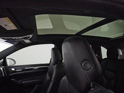 Carrara White Metallic 2018 Porsche Cayenne Platinum Edition