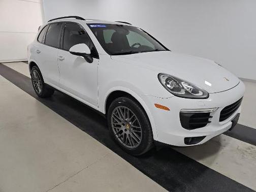 Carrara White Metallic 2018 Porsche Cayenne Platinum Edition