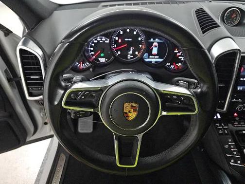 Carrara White Metallic 2018 Porsche Cayenne Platinum Edition