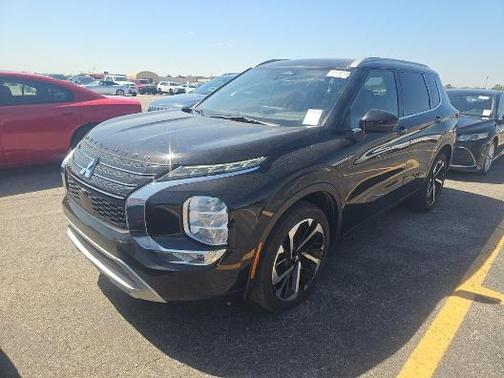 Black Diamond 2022 Mitsubishi Outlander SEL 2.5 2WD