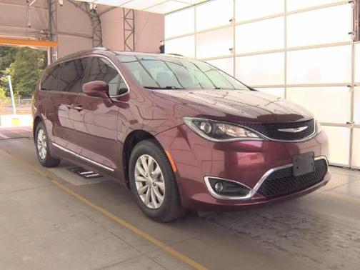 Velvet Red Pearlcoat 2018 Chrysler Pacifica Touring-L