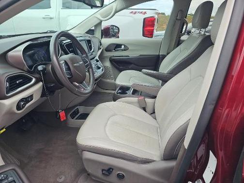 Velvet Red Pearlcoat 2018 Chrysler Pacifica Touring-L