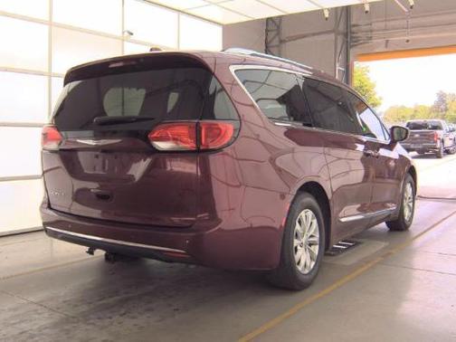 Velvet Red Pearlcoat 2018 Chrysler Pacifica Touring-L