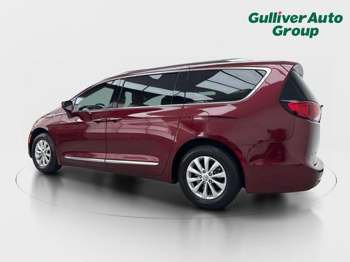 Velvet Red Pearlcoat 2018 Chrysler Pacifica Touring-L