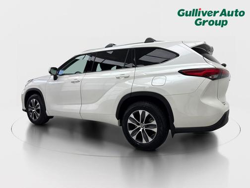 Blizzard Pearl 2021 Toyota Highlander XLE