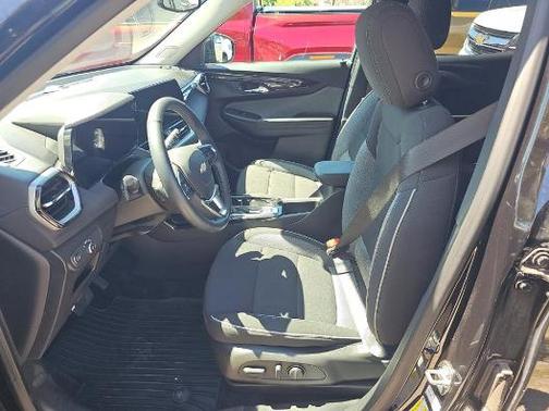 Mosaic Black Metallic 2026 Chevrolet Trailblazer LT